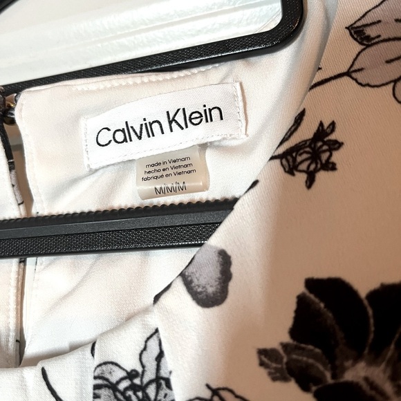 Calvin Klein | Petite Pleat Neck Top in Black/White Size Medium - Picture 7 of 8